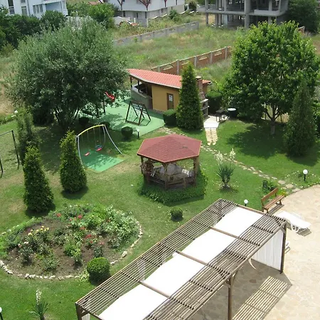 Chateau Aheloy פומורי