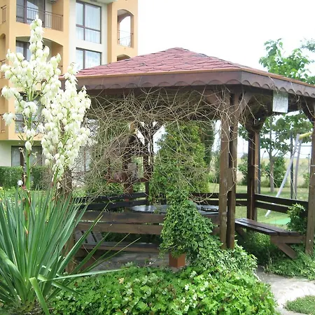 Chateau Aheloy פומורי