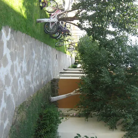 Chateau Aheloy פומורי