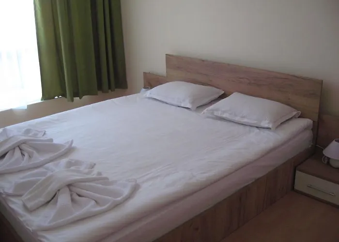 Chateau Aheloy מלון דירות 3*