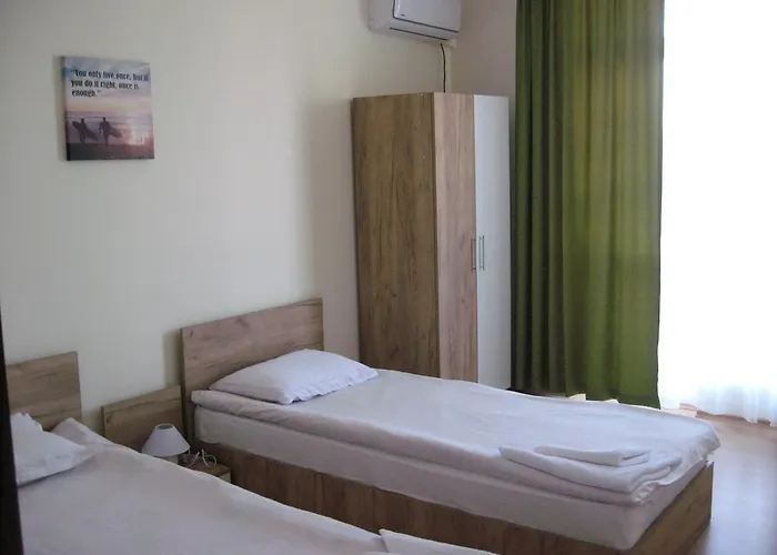 Chateau Aheloy 3* פומורי