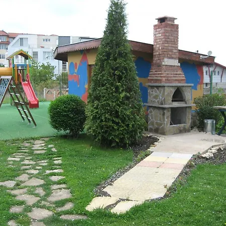 Chateau Aheloy بوموري