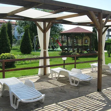 Chateau Aheloy 3* بوموري
