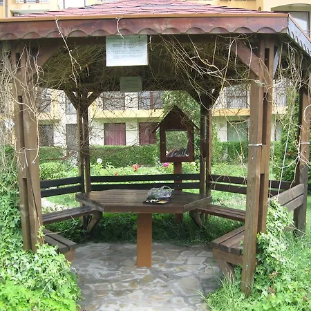 Chateau Aheloy 3* 帕莫瑞