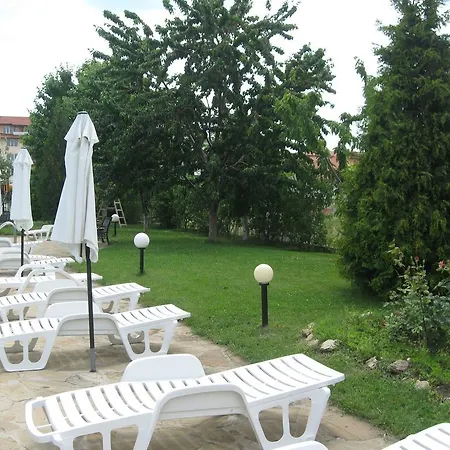 Chateau Aheloy 3* بوموري