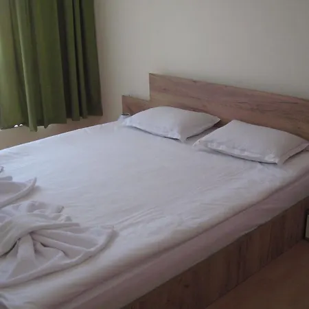 Chateau Aheloy 公寓式酒店 3*